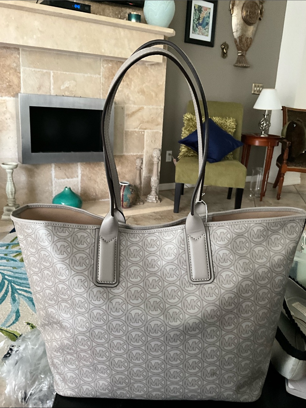 MICHAEL KORS TOTE - Picture 3 of 3